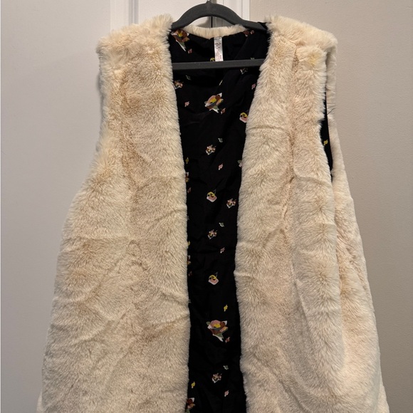 Matilda Jane Snow Way Faux Fur Reversible Vest Size Large (Womens) NWOT - Picture 3 of 5